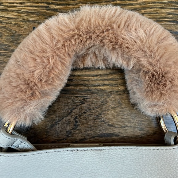 Unbillion Crossbody Bag - Picture 2 of 6